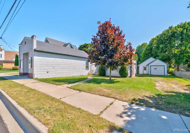 Photo 2 of Single family home for sale at 415 Oak St, Manistique, MI 49854 | MLS# 50220493 | Listing updated on 2026-09-03