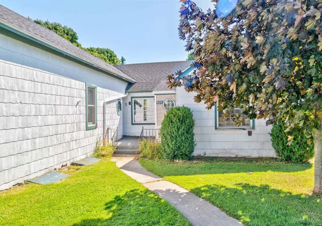 Photo 3 of Single family home for sale at 415 Oak St, Manistique, MI 49854 | MLS# 50220493 | Listing updated on 2026-09-03