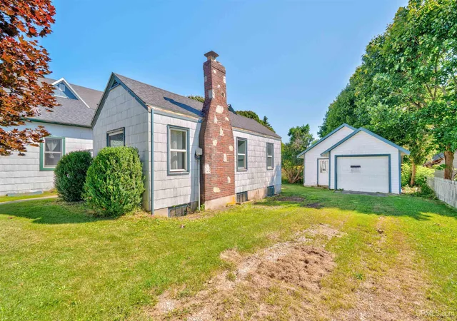 Photo 3 of Single family home for sale at 415 Oak St, Manistique, MI 49854 | MLS# 50220493 | Listing updated on 2026-09-03