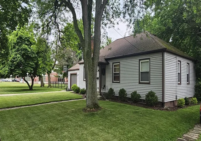 Photo 2 of Single family home for sale at 1038 S Wisner St, Jackson, MI 49203 | MLS# 70554491 | Listing updated on 2026-09-12