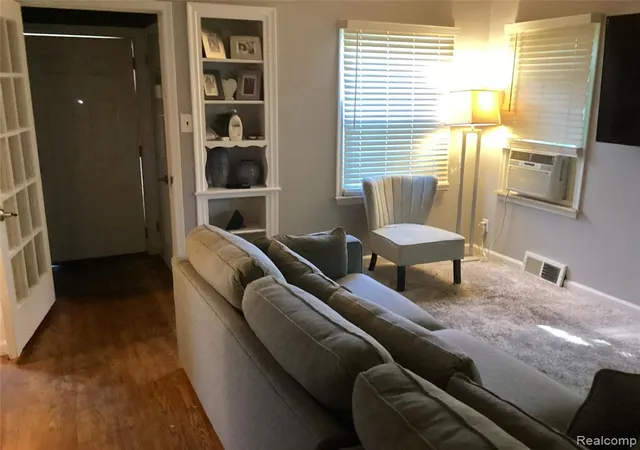 Photo 4 of Single family home for sale at 17563 S Mansfield St, Detroit, MI 48235 3143 | MLS# 61023551 | Listing updated on 2026-09-11