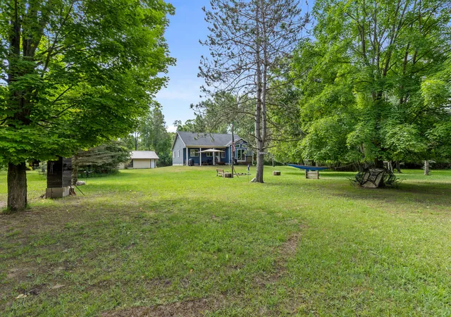 Photo 3 of Single family home for sale at 9622 River Bnd Dr, Evart, MI 49631 | MLS# 70538937 | Listing updated on 2026-09-09