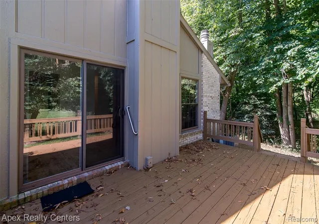 Listing Photo 4 - Condo for sale in building located at 1821 Van Hl Ct, Rochester, MI 48309