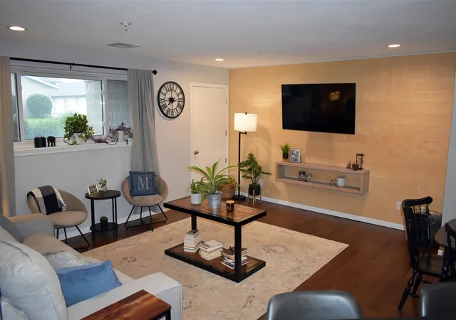 Listing Photo 1 - Condo for sale in building located at 8418 N Jasonville Ct, Caledonia, MI 49316 - Unit #61