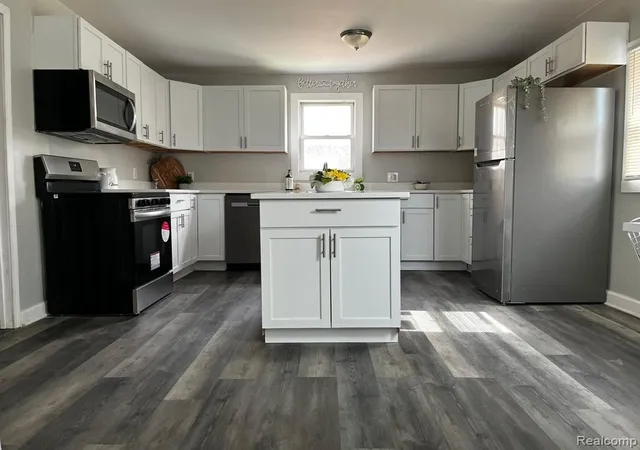 Photo 3 of Single family home for sale at 417 E Hunt St, Adrian, MI 49221 2231 | MLS# 60389663 | Listing updated on 2026-10-13