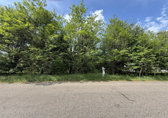 Photo 2 of Sale Pending at 5940 Blue Jay Dr, Kalamazoo, MI 49009 | MLS# 70507852 | Listing updated on 2026-09-04