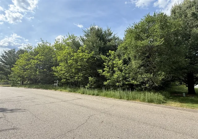 Photo 3 of Sale Pending at 5940 Blue Jay Dr, Kalamazoo, MI 49009 | MLS# 70507852 | Listing updated on 2026-09-04