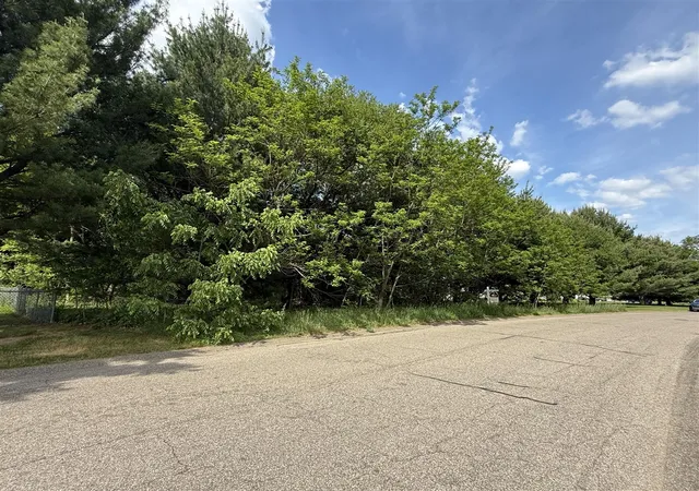 Photo 3 of Sale Pending at 5940 Blue Jay Dr, Kalamazoo, MI 49009 | MLS# 70507852 | Listing updated on 2026-09-04