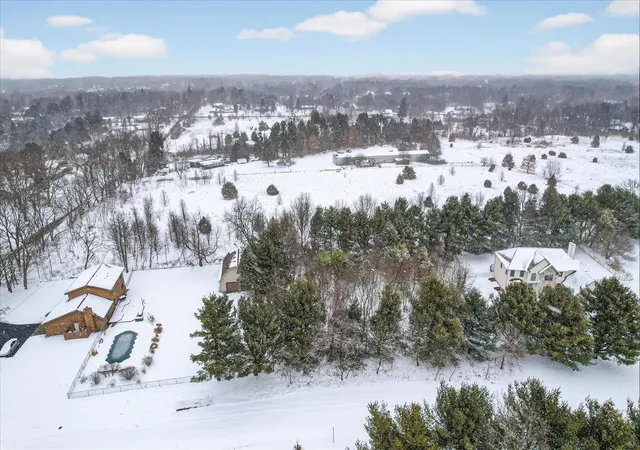 Photo 4 of Sale Pending at 5940 Blue Jay Dr, Kalamazoo, MI 49009 | MLS# 70507852 | Listing updated on 2026-09-04