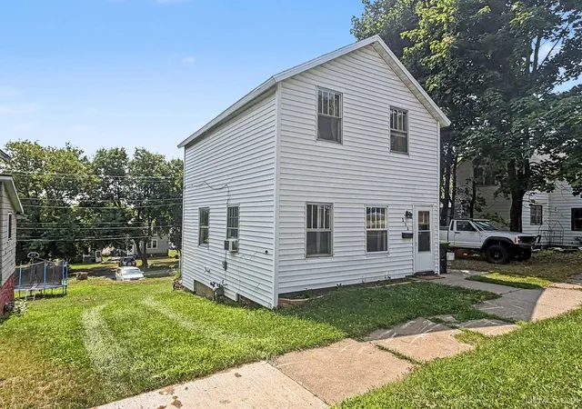 Single family home for sale at 213 W Brown St, Iron Mountain, MI 49801 | MLS# 50220848