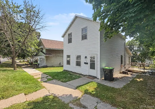 Photo 2 of Single family home for sale at 213 W Brown St, Iron Mountain, MI 49801 | MLS# 50220848 | Listing updated on 2026-09-04
