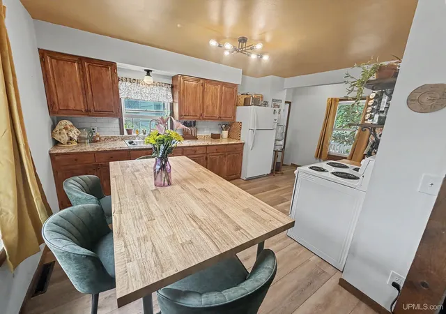 Photo 3 of Single family home for sale at 213 W Brown St, Iron Mountain, MI 49801 | MLS# 50220848 | Listing updated on 2026-09-04