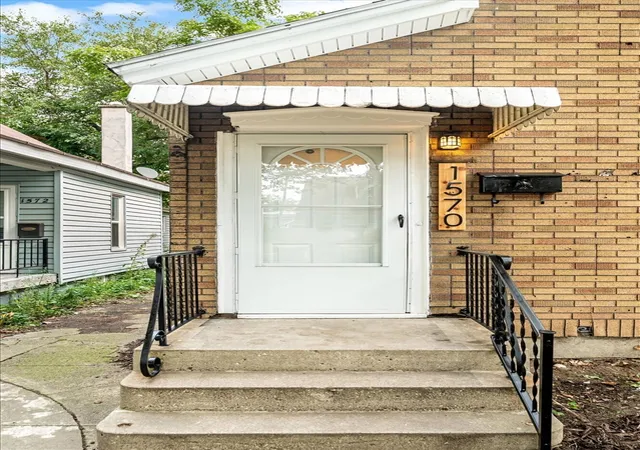 Photo 3 of Sale Pending at 1570 Quarry Ave, Grand Rapids, MI 49504 | MLS# 70559301 | Listing updated on 2026-10-12
