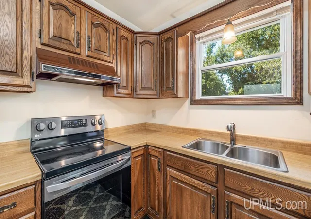 Photo 3 of Single family home for sale at 140 Campbell St, Kingsford, MI 49802 | MLS# 50220681 | Listing updated on 2026-09-29