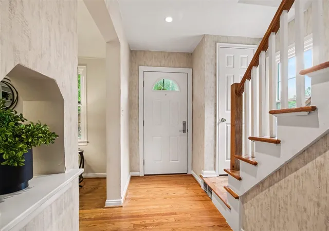 Photo 4 of Single family home for sale at 2011 Miller Ave, Ann Arbor, MI 48103 | MLS# 70555415 | Listing updated on 2026-09-11