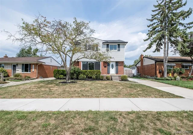 Photo 3 of Single family home for sale at 18259 Spring Ct, Fraser, MI 48026 2431 | MLS# 61025703 | Listing updated on 2026-10-01