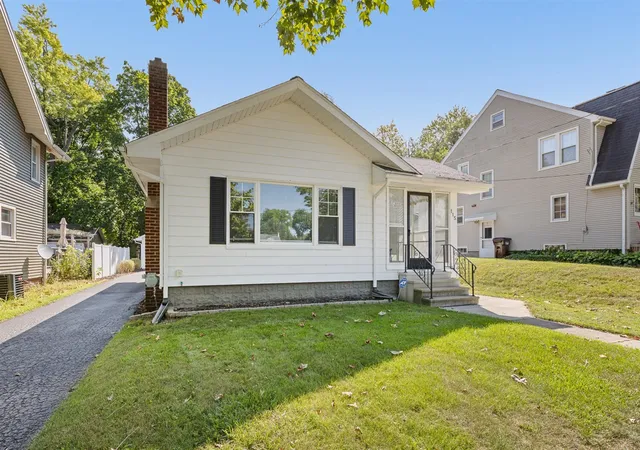 Photo 3 of Single family home for sale at 115 S Thompson St, Jackson, MI 49203 | MLS# 70553892 | Listing updated on 2026-09-14