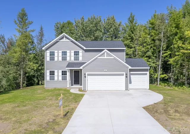 Single family home for sale at 627 Oak Lawn Dr, Hancock, MI 49930 | MLS# 50220034