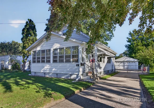 Photo 1 of Sale Pending at 201 Jean St, Grand Rapids, MI 49548 | MLS# 70561508 | Listing updated on 2026-10-01