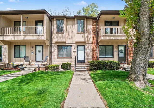 Photo 1 of Condo for sale at 3120 N Summers Rd, Keego Harbor, MI 48320 1372 | MLS# 60989356 | Listing updated on 2026-10-12