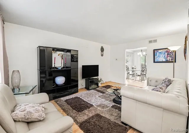Photo 3 of Condo for sale at 3120 N Summers Rd, Keego Harbor, MI 48320 1372 | MLS# 60989356 | Listing updated on 2026-10-12
