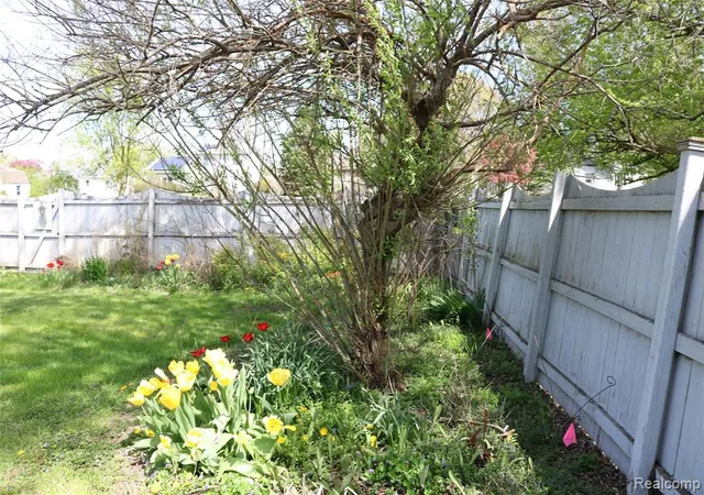 Photo 4 of Single family home for sale at 1073 Sarah St, Grand Blanc, MI 48439 8931 | MLS# 60987530 | Listing updated on 2026-09-27