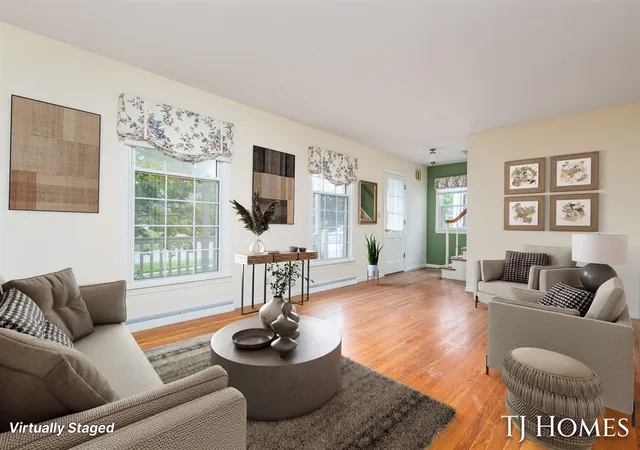 Photo 2 of Single family home for sale at 8 Wallinwood Ave, Grand Rapids, MI 49503 | MLS# 70543861 | Listing updated on 2026-09-01