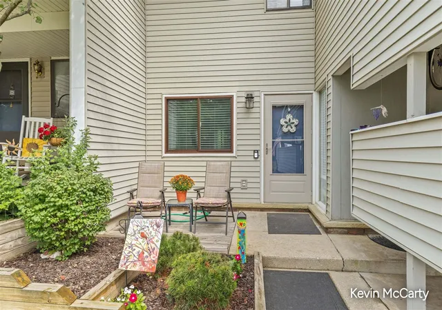 Listing Photo 4 - Condo for sale in building located at 6247 Acropolis Dr, Grand Rapids, MI 49546 - Unit #29