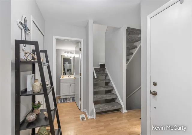 Listing Photo 5 - Condo for sale in building located at 6247 Acropolis Dr, Grand Rapids, MI 49546 - Unit #29