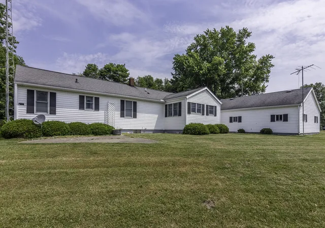 Photo 2 of Single family home for sale at 6125 W X Y Ave, Schoolcraft, MI 49087 | MLS# 70537761 | Listing updated on 2026-09-08