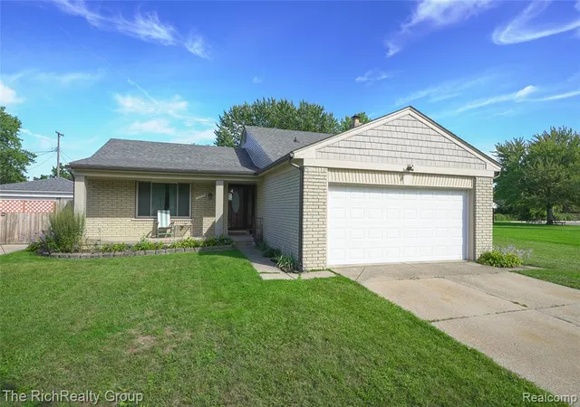Photo 1 of Sale Pending at 30350 Quinkert St, Roseville, MI 48066 | MLS# 61030969 | Listing updated on 2026-09-23