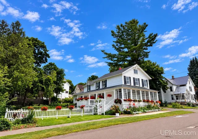 Photo 1 of Single family home for sale at 105 W Houghton Ave, Houghton, MI 49931 | MLS# 50223642 | Listing updated on 2026-10-21