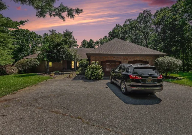 Photo 2 of Single family home for sale at 5075 Spring Ridge Dr, Ada, MI 49301 | MLS# 70555875 | Listing updated on 2026-09-01