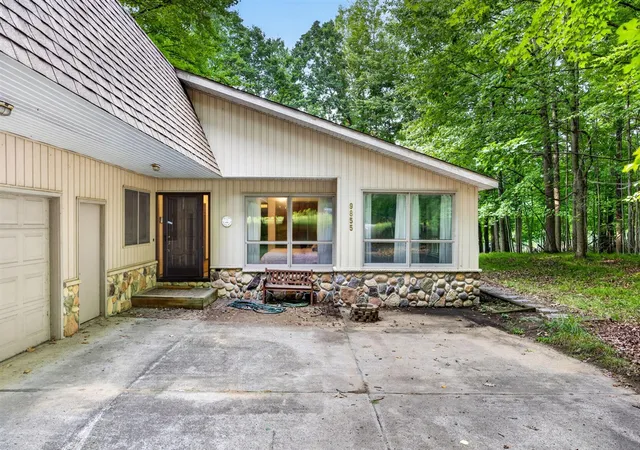 Photo 3 of Single family home for sale at 9855 Golf Port Dr, Canadian Lakes, MI 49346 | MLS# 70557323 | Listing updated on 2026-09-15