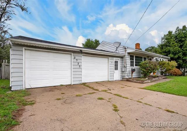 Photo 3 of Single family home for sale at 2523 44th Street, Wyoming, MI 49519 | MLS# 70558009 | Listing updated on 2026-09-16