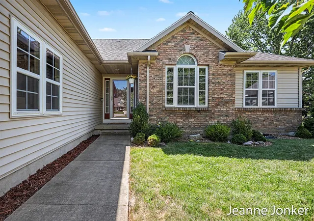 Photo 3 of Single family home for sale at 931 Sunset Hills Ave, Grand Rapids, MI 49534 | MLS# 70545233 | Listing updated on 2026-09-10