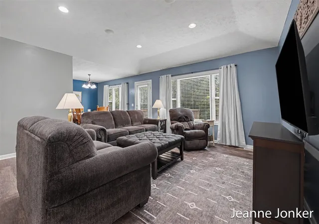 Photo 3 of Single family home for sale at 931 Sunset Hills Ave, Grand Rapids, MI 49534 | MLS# 70545233 | Listing updated on 2026-09-10