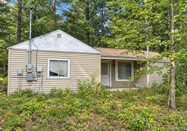 Photo 1 of Single family home for sale at 1277 East Ave, Harrison, MI 48625 | MLS# 61031415 | Listing updated on 2026-10-12