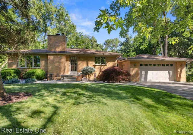 Photo 1 of Single family home for sale at 1123 Letica Dr, Rochester, MI 48307 6093 | MLS# 61025175 | Listing updated on 2026-09-01