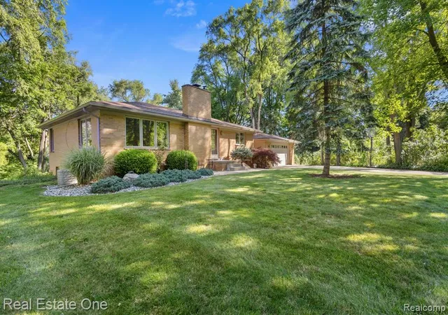 Photo 2 of Single family home for sale at 1123 Letica Dr, Rochester, MI 48307 6093 | MLS# 61025175 | Listing updated on 2026-09-01