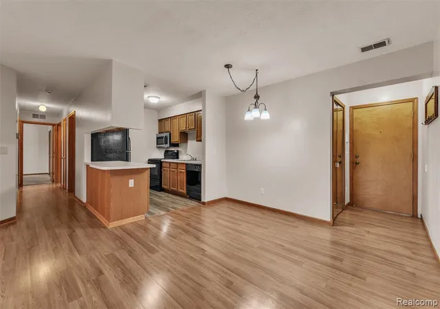 Listing Photo 5 - Condo for sale in building located at 45857 Purple Sage Ct, Belleville, MI 48111