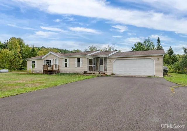 Photo 2 of Single family home for sale at 10380 N Lake Rd, Ironwood, MI 49938 | MLS# 50222273 | Listing updated on 2026-10-07