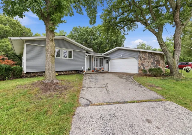 Photo 2 of Sale Pending at 2443 Saratoga Dr, Grand Rapids, MI 49525 | MLS# 70557707 | Listing updated on 2026-09-11