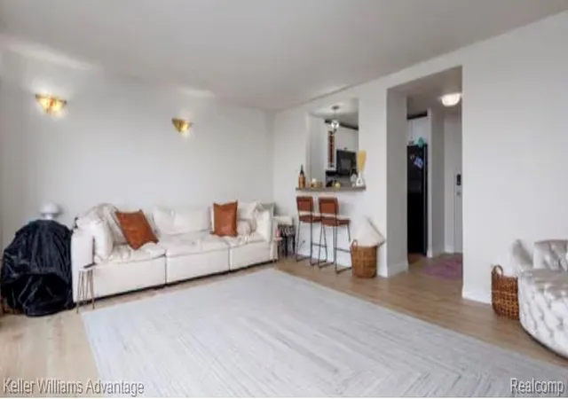 Listing Photo 4 - Condo for sale in building located at 1300 Lafayette Blvd, Detroit, MI 48207 - Unit #2610