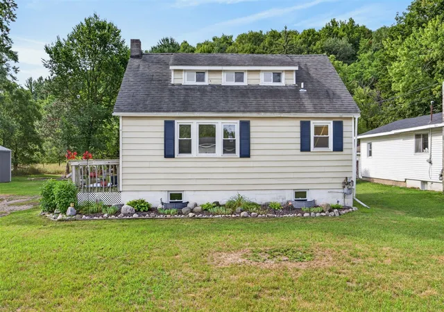 Photo 3 of Single family home for sale at 625 W Bridge St, Big Rapids, MI 49307 | MLS# 70554997 | Listing updated on 2026-09-09