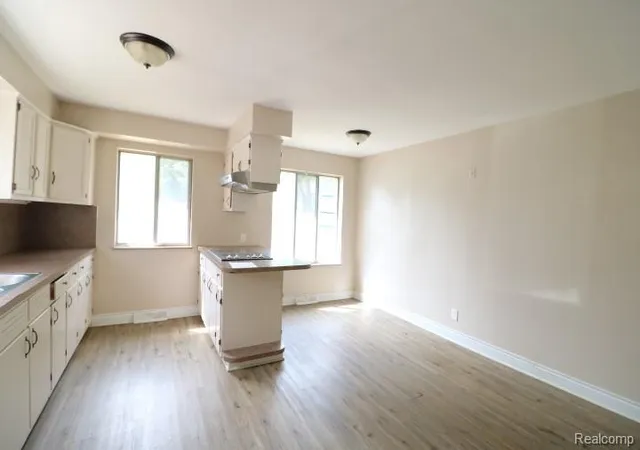 Photo 3 of Single family home for sale at 1609 E Court St, Flint, MI 48503 | MLS# 61025730 | Listing updated on 2026-09-03