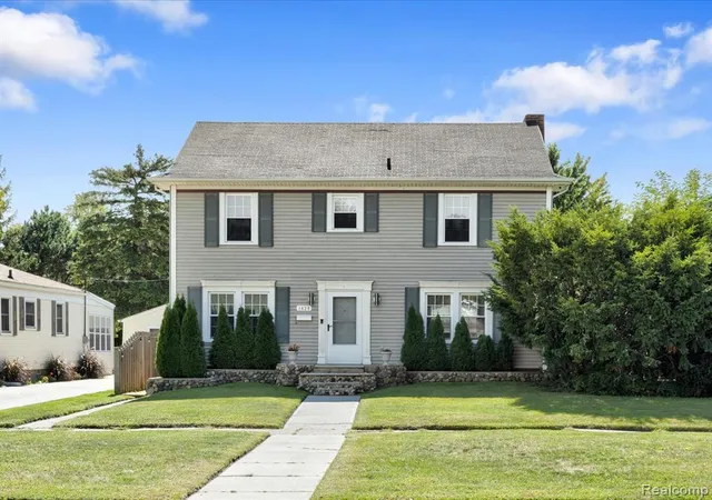 Photo 2 of Single family home for sale at 1424 Court St, Port Huron, MI 48060 | MLS# 61028484 | Listing updated on 2026-09-26