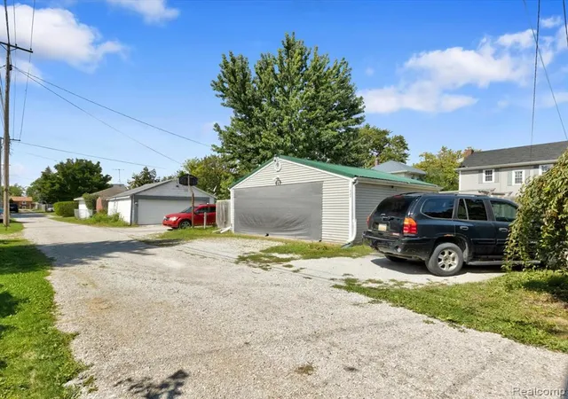Photo 36 of Single family home for sale at 1424 Court St, Port Huron, MI 48060 | MLS# 61028484 | Listing updated on 2026-10-19