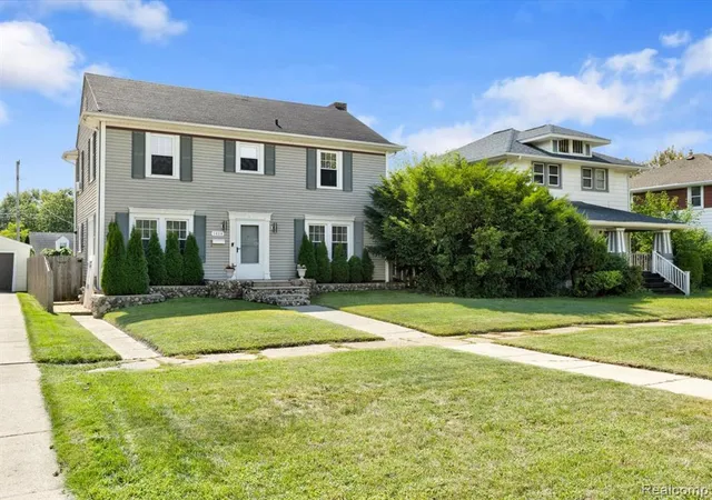 Photo 3 of Single family home for sale at 1424 Court St, Port Huron, MI 48060 | MLS# 61028484 | Listing updated on 2026-09-26