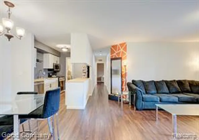 Listing Photo 1 - Condo for sale in building located at 1525 Harbour Ct, Trenton, MI 48183 - Unit #73